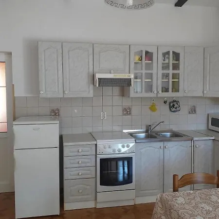Family Friendly House With A Parking Space - 20540 *