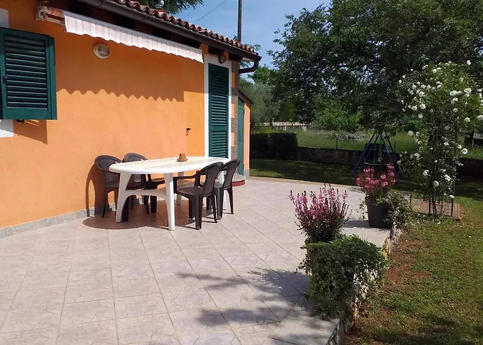 Family Friendly House With A Parking Space - 20540 *