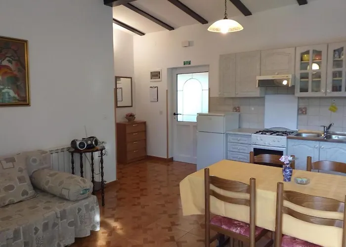 Family Friendly House With A Parking Space - 20540 로비니