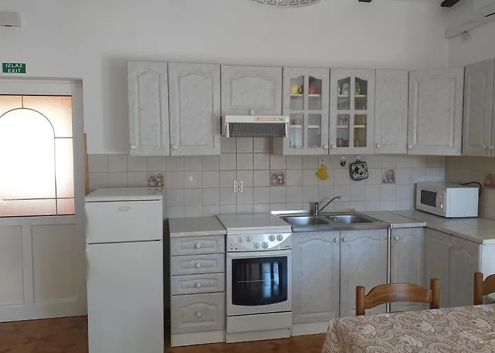 Family Friendly House With A Parking Space - 20540 *